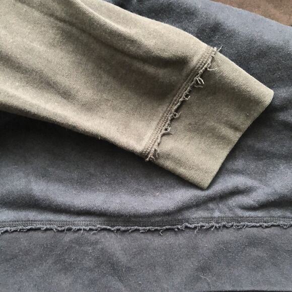 Banana Republic Men’s Color-block Crew Neck Sweatshirt - Picture 4 of 5